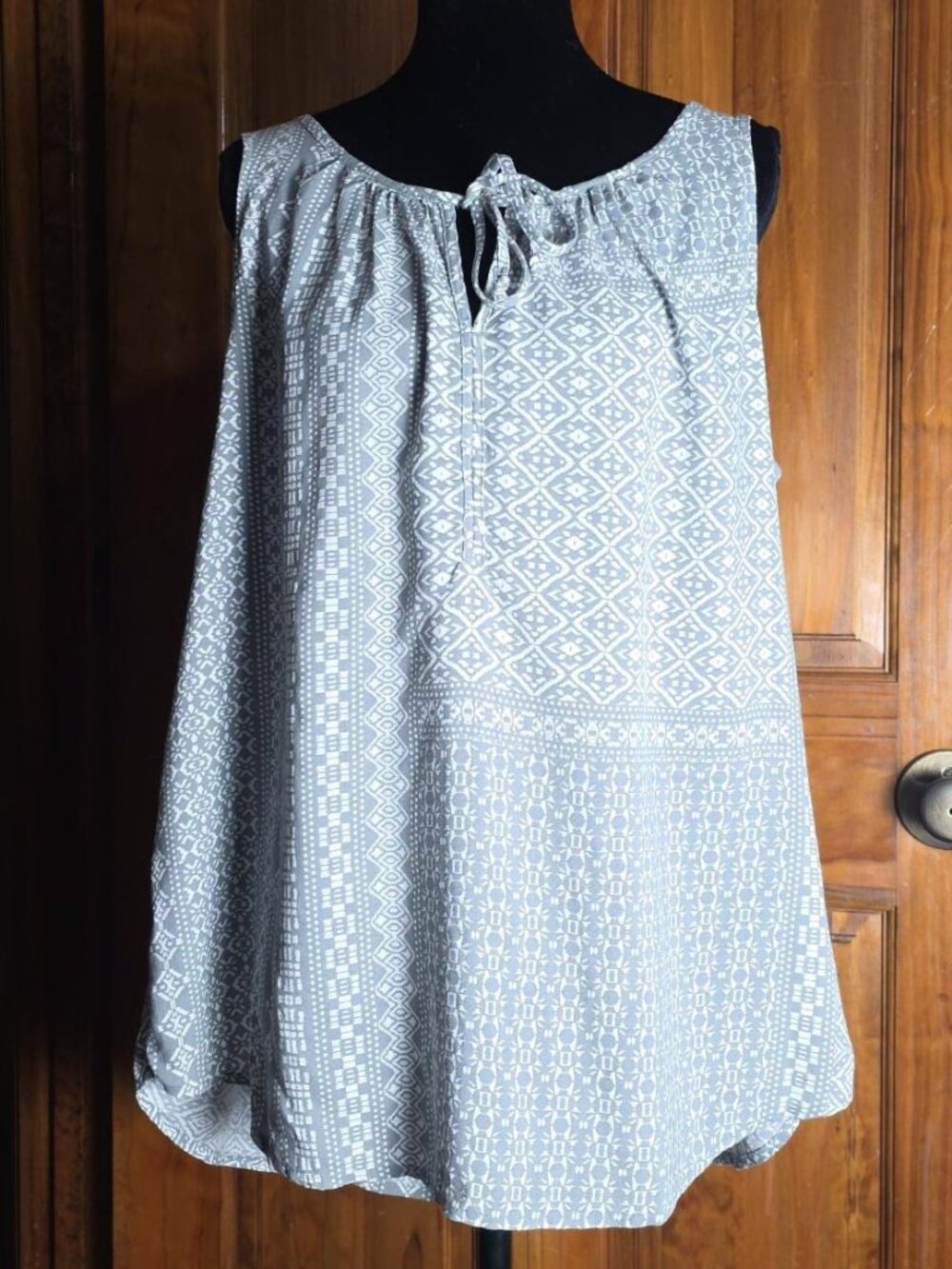 Grey-Green White Sleeveless Droptail Tunic 100% Rayon Sonoma Large